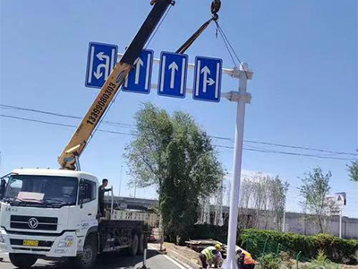 交通標(biāo)志桿